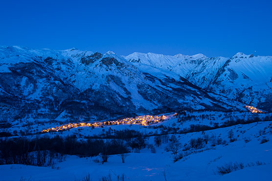 St Martin at night - relaxing ski holidays