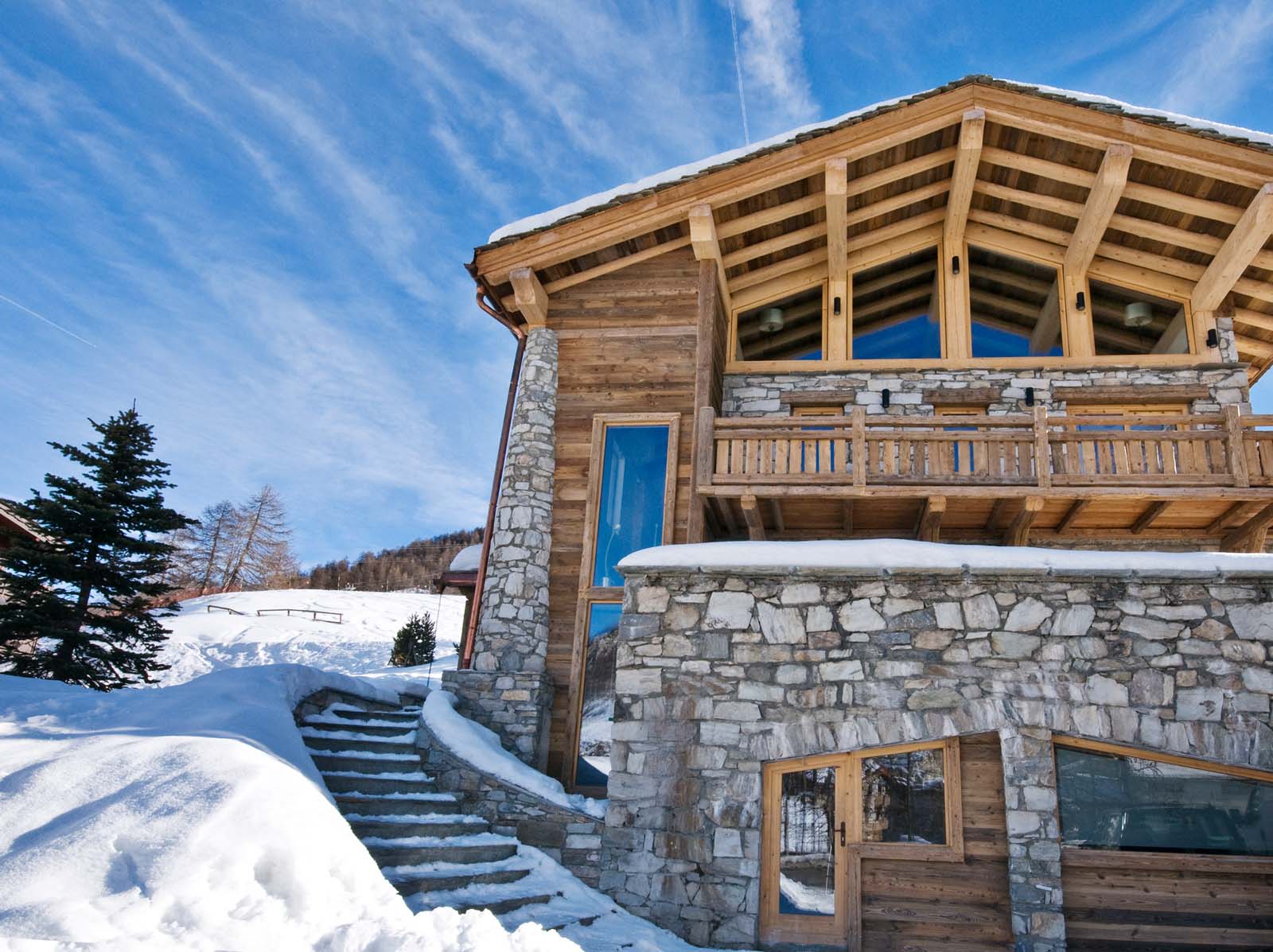 Chalet La Tene in Val d'Isere - by SkiBoutique