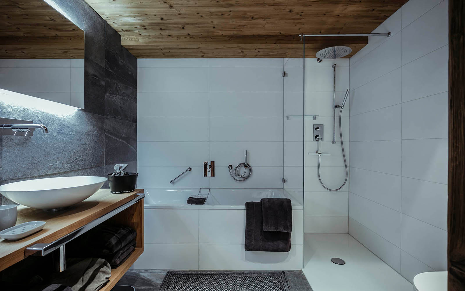 Haus Hannes Schneider Luxury Chalet in St Anton to rent SkiBoutique