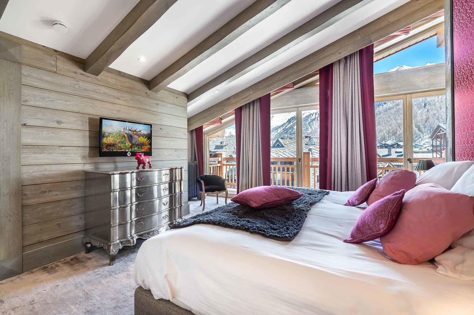 Grand Paradis Luxury Chalet in Val d'Isere to rent SkiBoutique