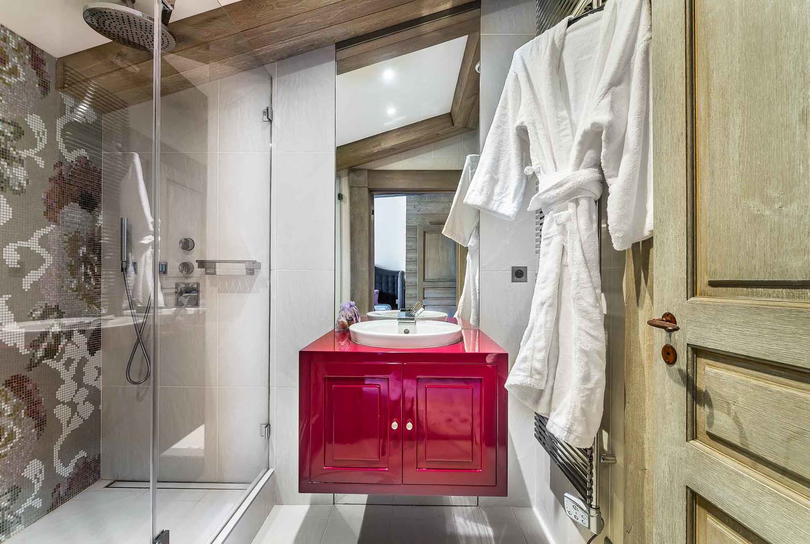 Grand Paradis Luxury Chalet in Val d'Isere to rent SkiBoutique